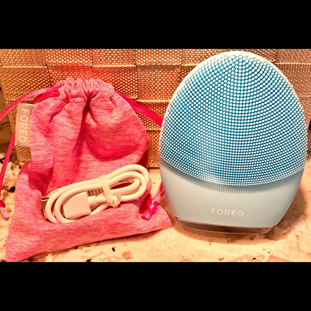 FOREO LUNA 3 + pouch with cord- Combination skin
